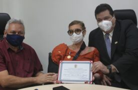 UEMA concede medalha Gomes de Souza à Dra.Zafira Almeida