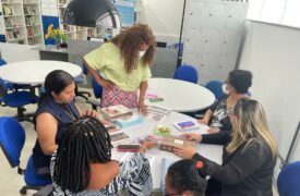 Bibliotecárias da UEMA recebem alunas e professoras da UFMA para visita técnica e apoio em projetos