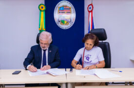 Uema assina Acordo de Cooperação Técnica com Associação de Quebradeiras de Coco Babaçu do Maranhão