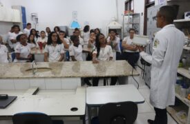 Campus Caxias é visitado por estudantes de escola pública