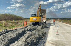 Professoras da Uema realizam visita técnica à obra de pavimentação em concreto na BR-135